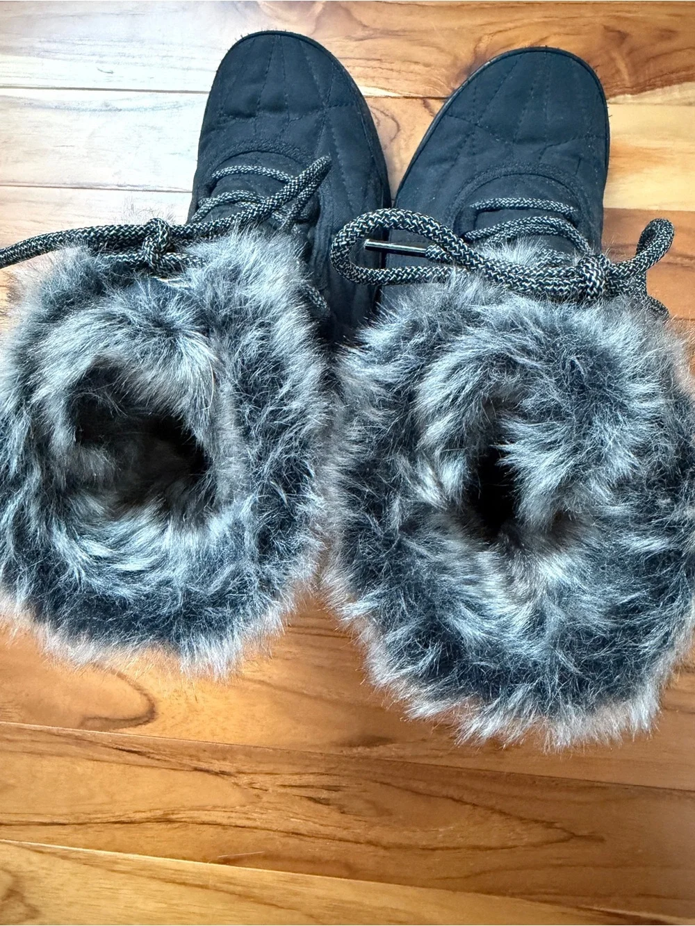 Columbia Omni grip Faux Fur Trim Black Winter Lace-Up Boots size 6.5